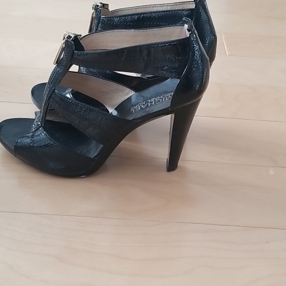 Michael Kors Sandals - Picture 1 of 4